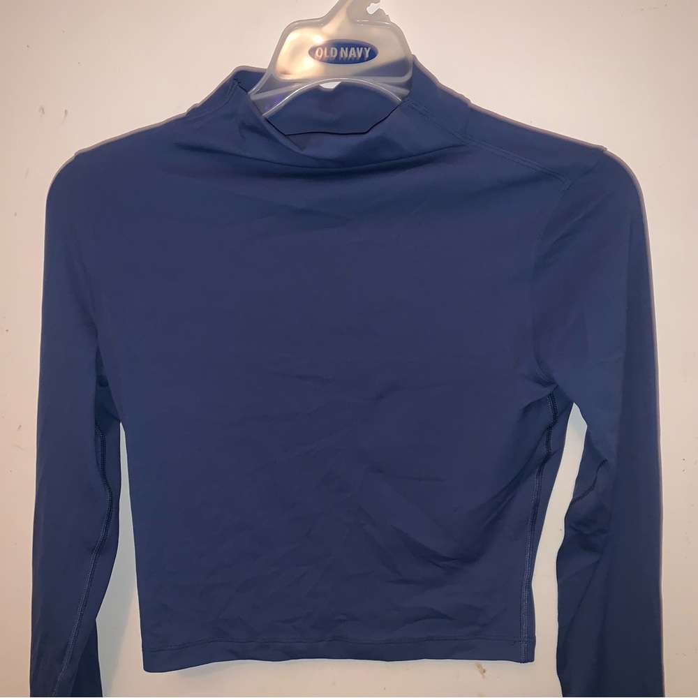 SALE lululemon crop turtleneck athletic top